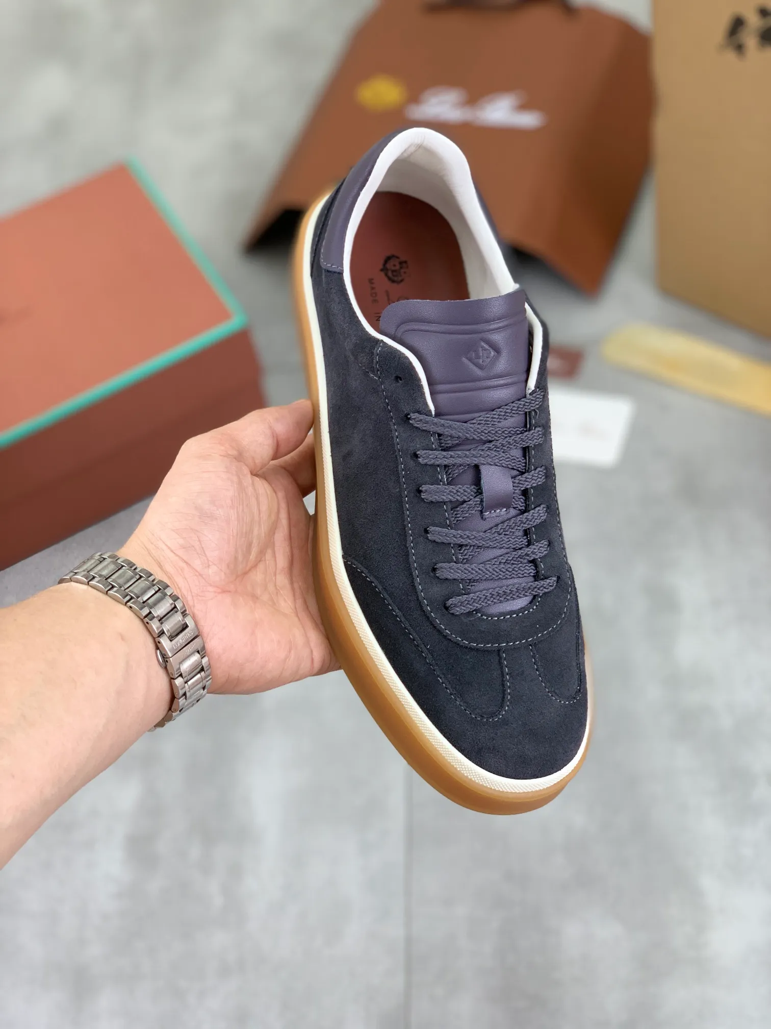 Men's Men's Shoes 💰P540 New 💰High Quality Loro Piana 💯Top Authentic Grade💯Buy the original 1:1 copy💯 Founded the existing Loro Piana company on April 24, 1924. It is now the sixth generation of family business, providing top quality products to customers who are discerning in taste and quality. Imported original fabrics, made of plain calfskin lining. Hand-sewn threads with cowhide feet. Original packaging. Size: 38-45. 7⃣️ colors available.